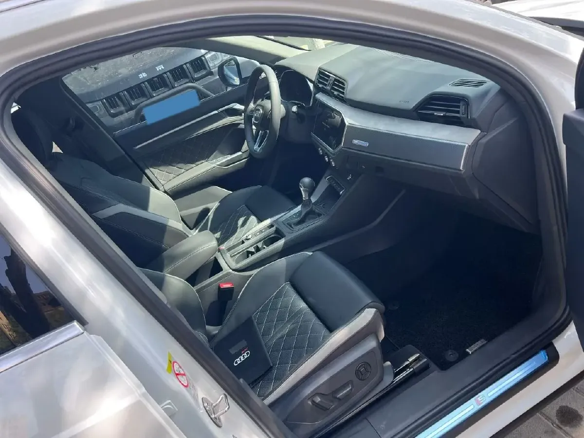 2025 Audi Q3 1.5T 160HP L4 7DCT,autocango,china used car exporter,china ev exporter,chinese used car exporter,chinese used ev exporter