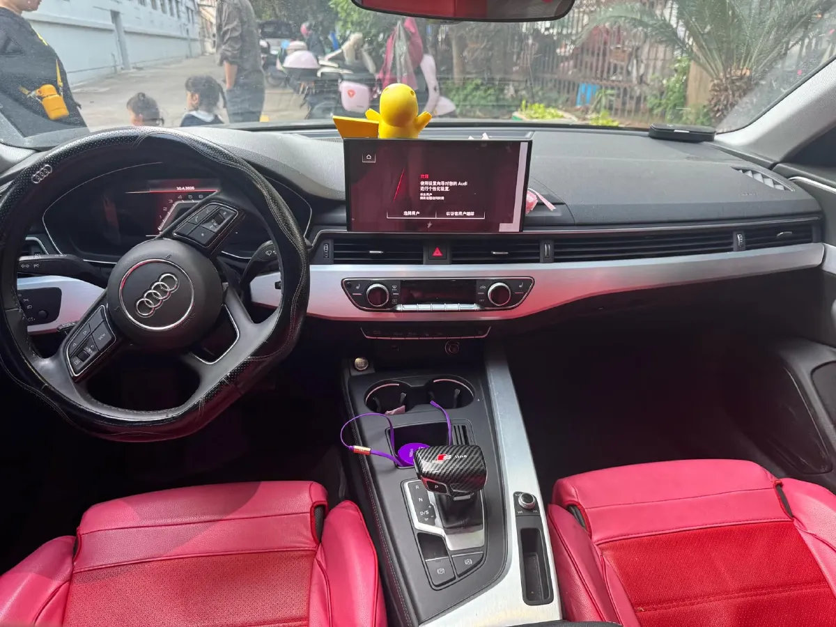 2022 Audi A4L 2.0T 190HP L4 7DCT,autocango,china used car exporter,china ev exporter,chinese used car exporter,chinese used ev exporter