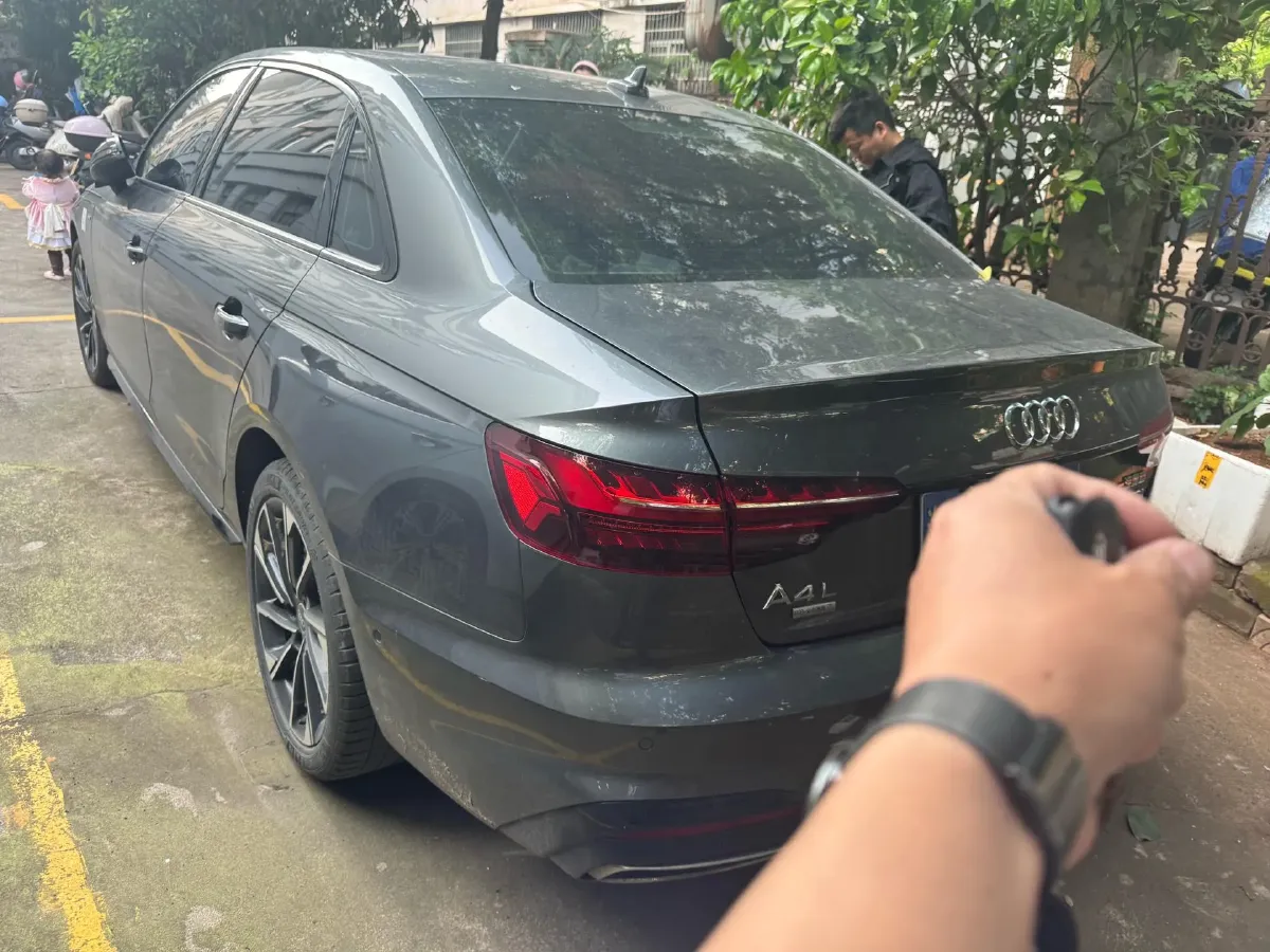 2022 Audi A4L 2.0T 190HP L4 7DCT,autocango,china used car exporter,china ev exporter,chinese used car exporter,chinese used ev exporter