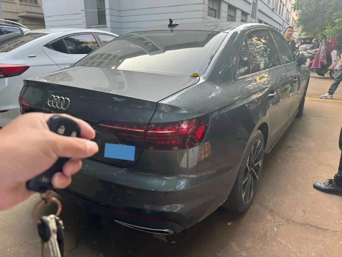 2022 Audi A4L 2.0T 190HP L4 7DCT,autocango,china used car exporter,china ev exporter,chinese used car exporter,chinese used ev exporter