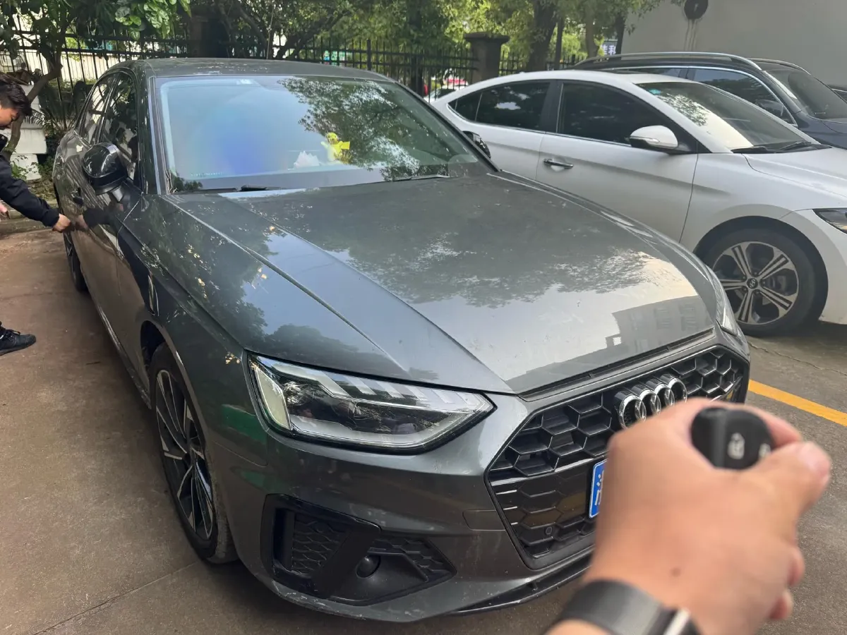 2022 Audi A4L 2.0T 190HP L4 7DCT,autocango,china used car exporter,china ev exporter,chinese used car exporter,chinese used ev exporter