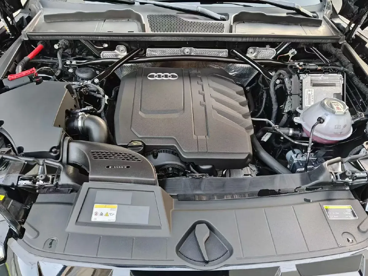 2024 Audi Q5L Sportback 2.0T 190HP L4 7DCT,autocango,china used car exporter,china ev exporter,chinese used car exporter,chinese used ev exporter