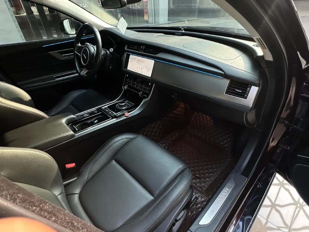 2020 Jaguar XFL 2.0T 200HP L4 8AT,autocango,china used car exporter,china ev exporter,chinese used car exporter,chinese used ev exporter