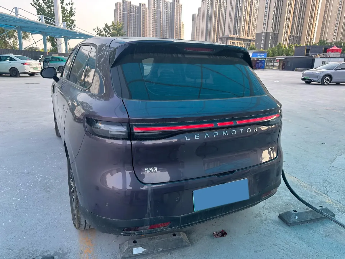 2025 Leapmotor B10 BEV 67.1KWH,autocango,china used car exporter,china ev exporter,chinese used car exporter,chinese used ev exporter