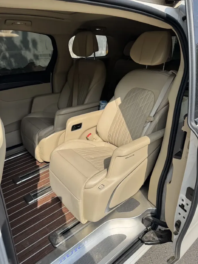 2023 Buick GL8 2.0T 237HP L4 9AT,autocango,china used car exporter,china ev exporter,chinese used car exporter,chinese used ev exporter