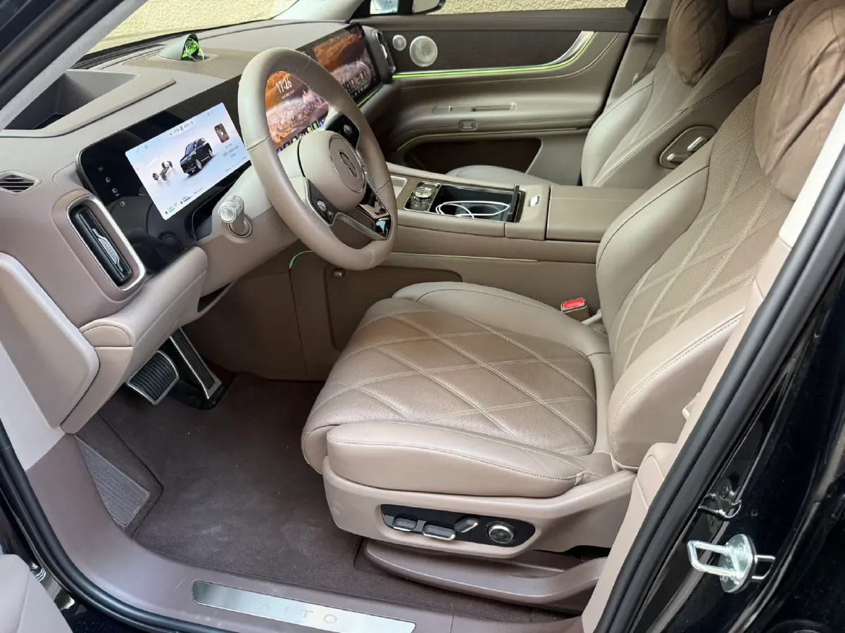 2025 AITO AITO M9 REEV 160HP REEV 52KWH,autocango,china used car exporter,china ev exporter,chinese used car exporter,chinese used ev exporter