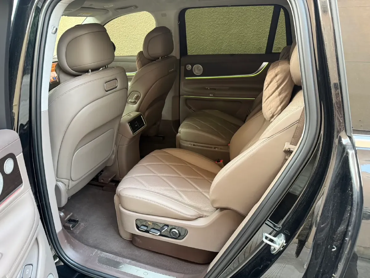 2025 AITO AITO M9 REEV 160HP REEV 52KWH,autocango,china used car exporter,china ev exporter,chinese used car exporter,chinese used ev exporter