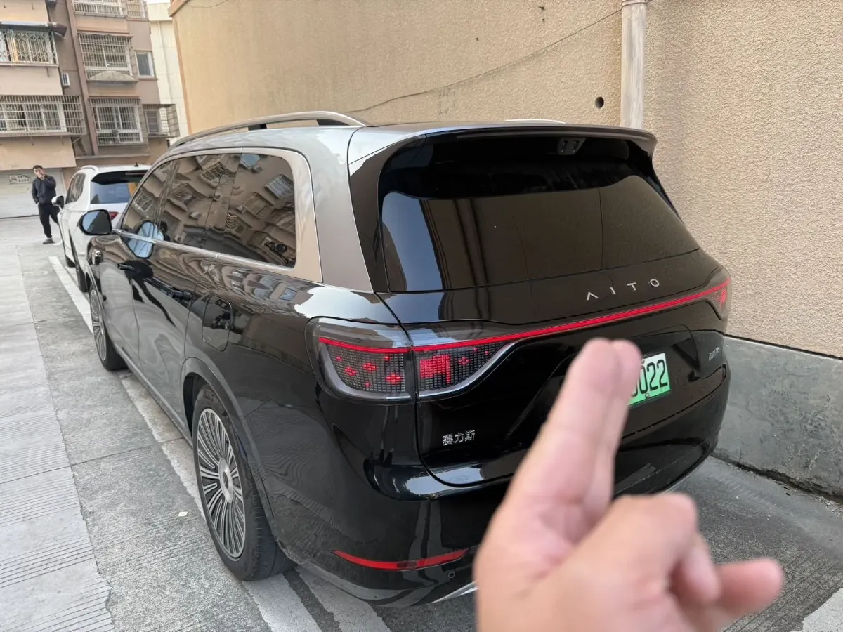 2025 AITO AITO M9 REEV 160HP REEV 52KWH,autocango,china used car exporter,china ev exporter,chinese used car exporter,chinese used ev exporter