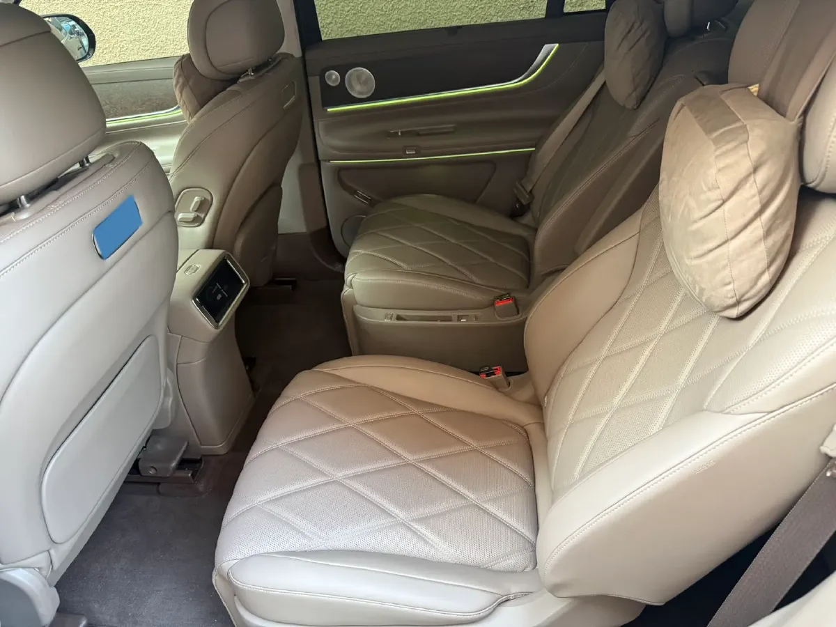 2025 AITO AITO M9 REEV 160HP REEV 52KWH,autocango,china used car exporter,china ev exporter,chinese used car exporter,chinese used ev exporter