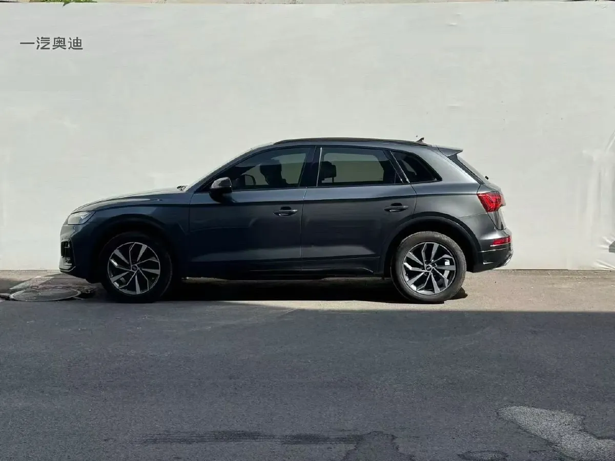 2023 Audi Q5L 2.0T 245HP L4 7DCT,autocango,china used car exporter,china ev exporter,chinese used car exporter,chinese used ev exporter