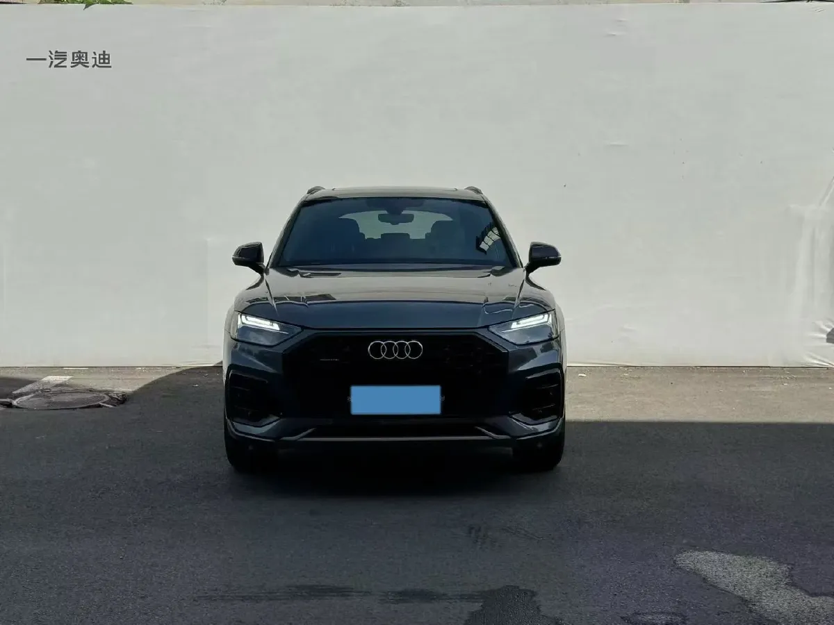2023 Audi Q5L 2.0T 245HP L4 7DCT,autocango,china used car exporter,china ev exporter,chinese used car exporter,chinese used ev exporter
