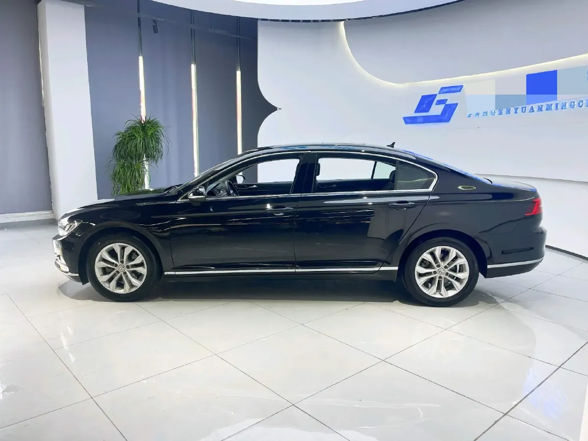 2019 Volkswagen Magotan 2.0T 186HP L4 7DCT,autocango,china used car exporter,china ev exporter,chinese used car exporter,chinese used ev exporter