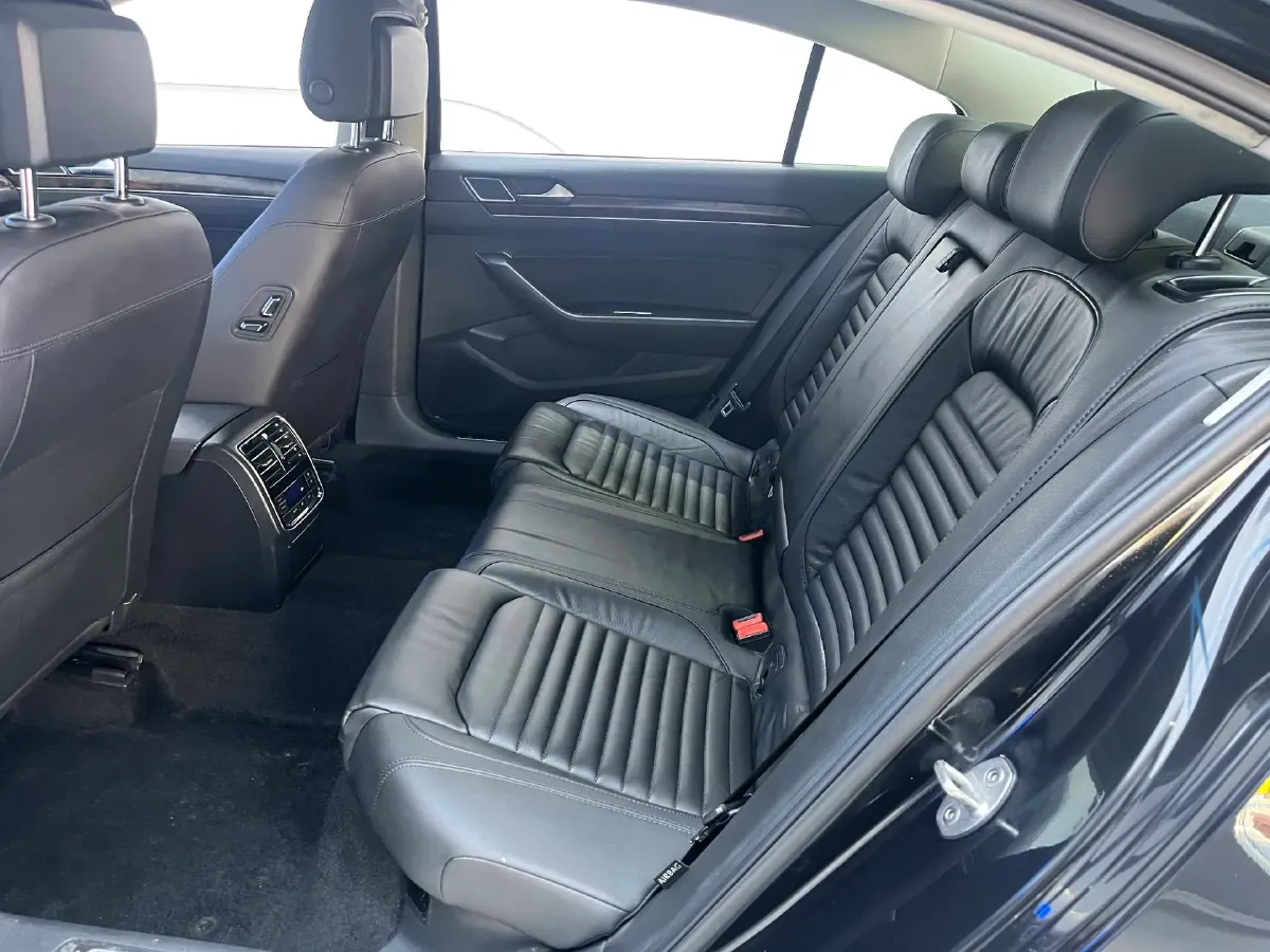 2019 Volkswagen Magotan 2.0T 186HP L4 7DCT,autocango,china used car exporter,china ev exporter,chinese used car exporter,chinese used ev exporter