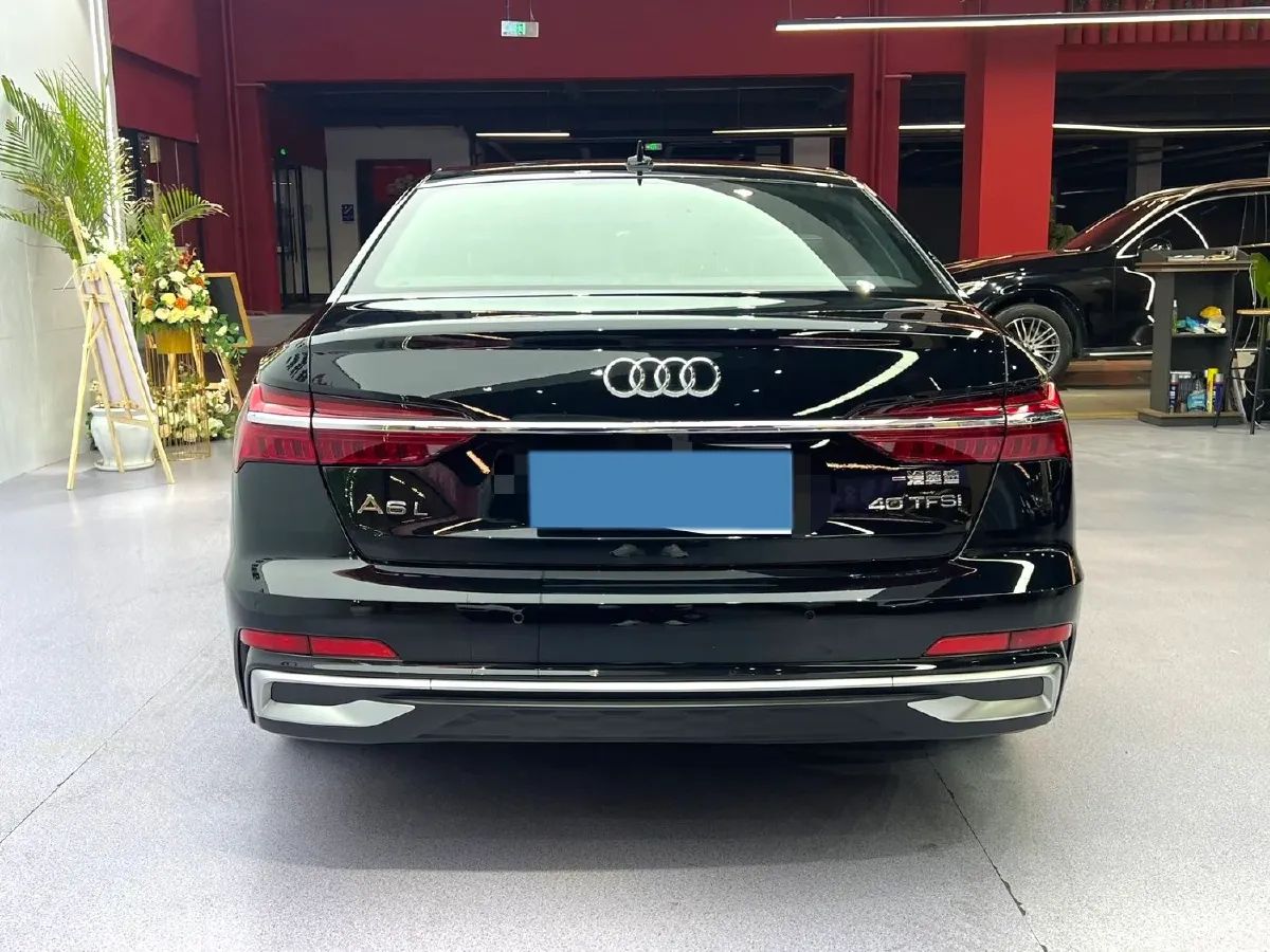2024 Audi A6L 2.0T 190HP L4 7DCT,autocango,china used car exporter,china ev exporter,chinese used car exporter,chinese used ev exporter