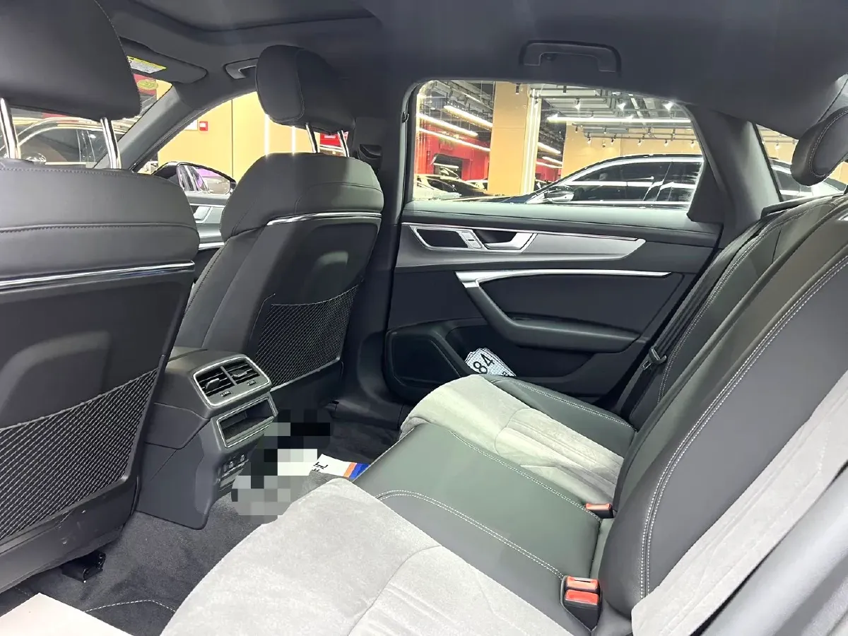 2024 Audi A6L 2.0T 190HP L4 7DCT,autocango,china used car exporter,china ev exporter,chinese used car exporter,chinese used ev exporter