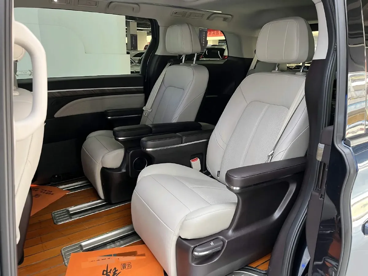 2021 GAC Trumpchi M8 2.0T 252HP L4 8AT,autocango,china used car exporter,china ev exporter,chinese used car exporter,chinese used ev exporter