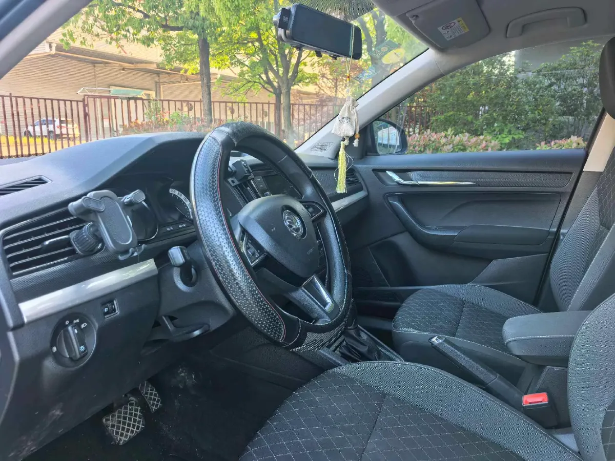 2018 Skoda Rapid Spaceback 1.4T 131HP L4 7DCT,autocango,china used car exporter,china ev exporter,chinese used car exporter,chinese used ev exporter