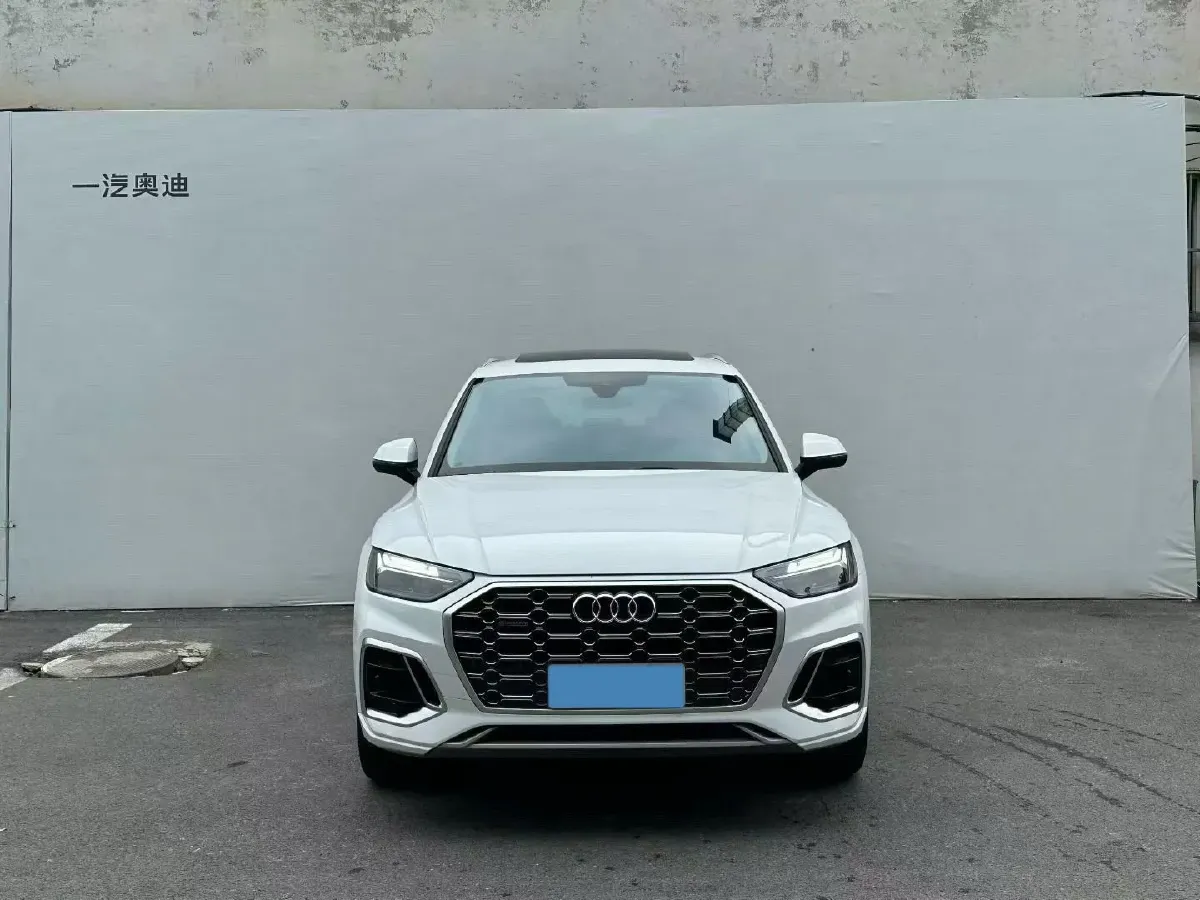 2023 Audi Q5L 2.0T 190HP L4 7DCT,autocango,china used car exporter,china ev exporter,chinese used car exporter,chinese used ev exporter