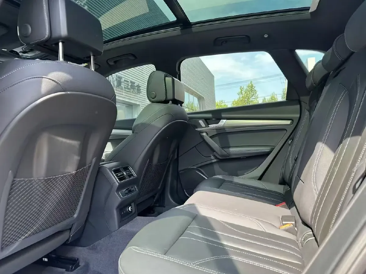 2023 Audi Q5L 2.0T 190HP L4 7DCT,autocango,china used car exporter,china ev exporter,chinese used car exporter,chinese used ev exporter