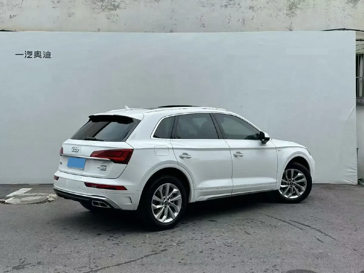 2023 Audi Q5L 2.0T 190HP L4 7DCT,autocango,china used car exporter,china ev exporter,chinese used car exporter,chinese used ev exporter