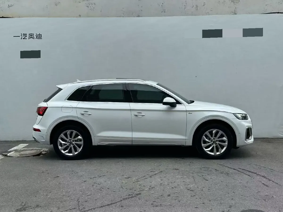 2023 Audi Q5L 2.0T 190HP L4 7DCT,autocango,china used car exporter,china ev exporter,chinese used car exporter,chinese used ev exporter