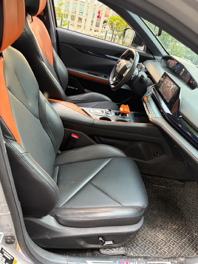 2022 ChangAn UNI-V 1.5T 188HP L4 7DCT,autocango,china used car exporter,china ev exporter,chinese used car exporter,chinese used ev exporter