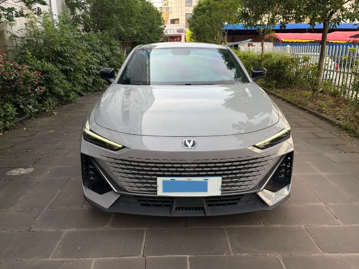 2022 ChangAn UNI-V 1.5T 188HP L4 7DCT,autocango,china used car exporter,china ev exporter,chinese used car exporter,chinese used ev exporter