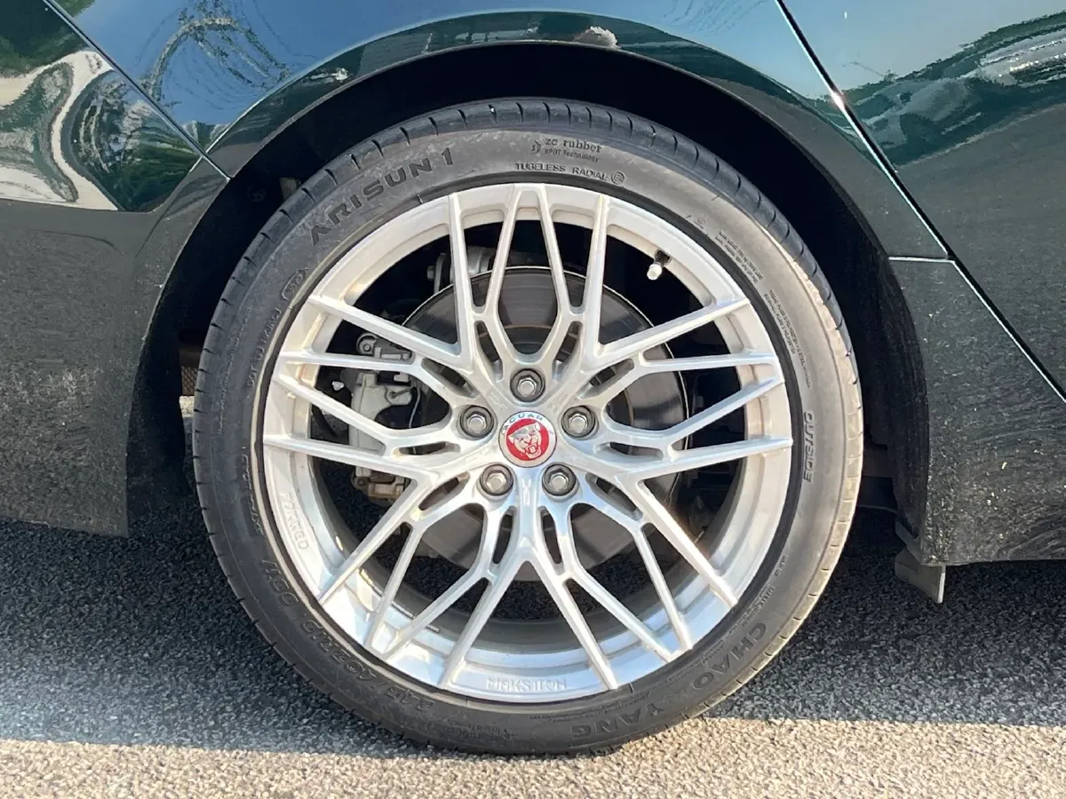 2023 Jaguar XFL 2.0T 250HP L4 8AT,autocango,china used car exporter,china ev exporter,chinese used car exporter,chinese used ev exporter