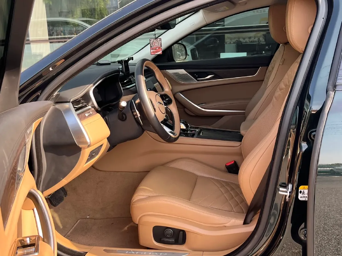 2023 Jaguar XFL 2.0T 250HP L4 8AT,autocango,china used car exporter,china ev exporter,chinese used car exporter,chinese used ev exporter