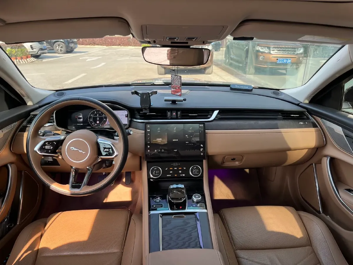 2023 Jaguar XFL 2.0T 250HP L4 8AT,autocango,china used car exporter,china ev exporter,chinese used car exporter,chinese used ev exporter