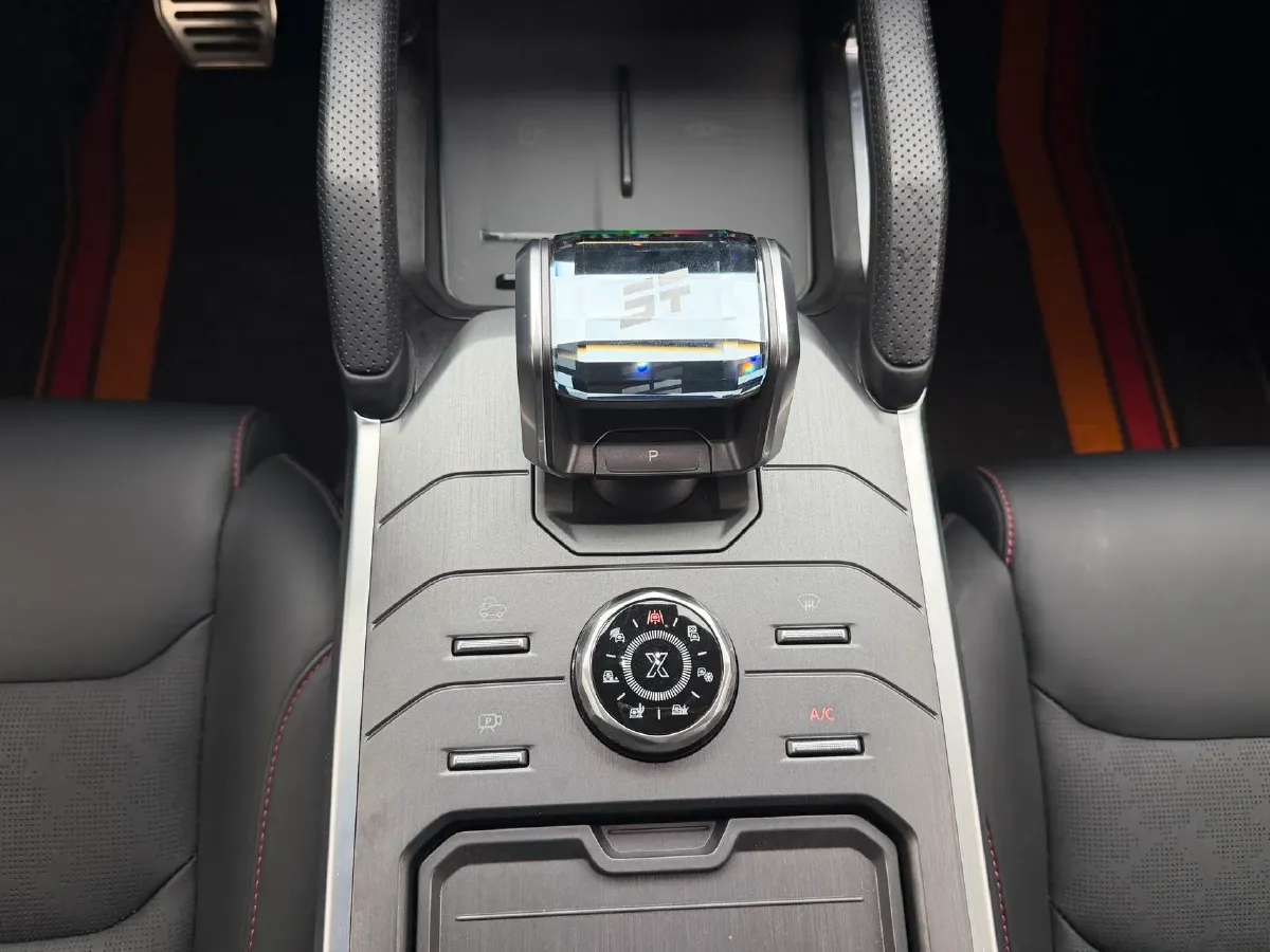 2025 Jetour Traveller 2.0T 254HP L4 7DCT,autocango,china used car exporter,china ev exporter,chinese used car exporter,chinese used ev exporter