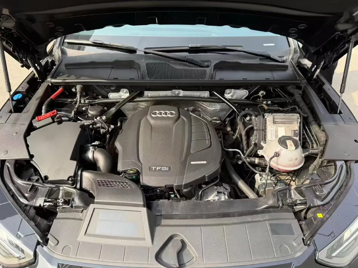 2022 Audi Q5L 2.0T 190HP L4 7DCT,autocango,china used car exporter,china ev exporter,chinese used car exporter,chinese used ev exporter