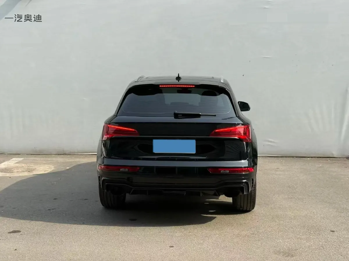 2022 Audi Q5L 2.0T 190HP L4 7DCT,autocango,china used car exporter,china ev exporter,chinese used car exporter,chinese used ev exporter
