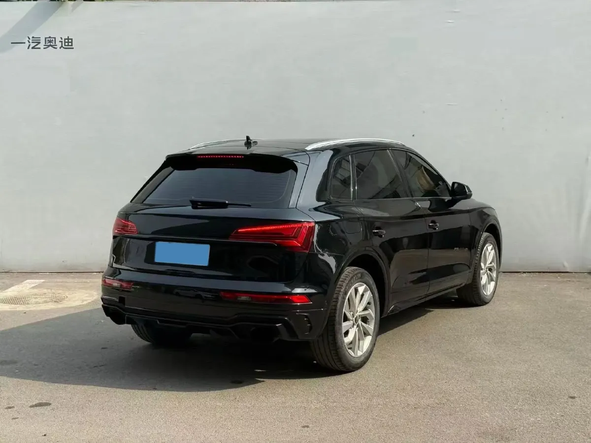 2022 Audi Q5L 2.0T 190HP L4 7DCT,autocango,china used car exporter,china ev exporter,chinese used car exporter,chinese used ev exporter
