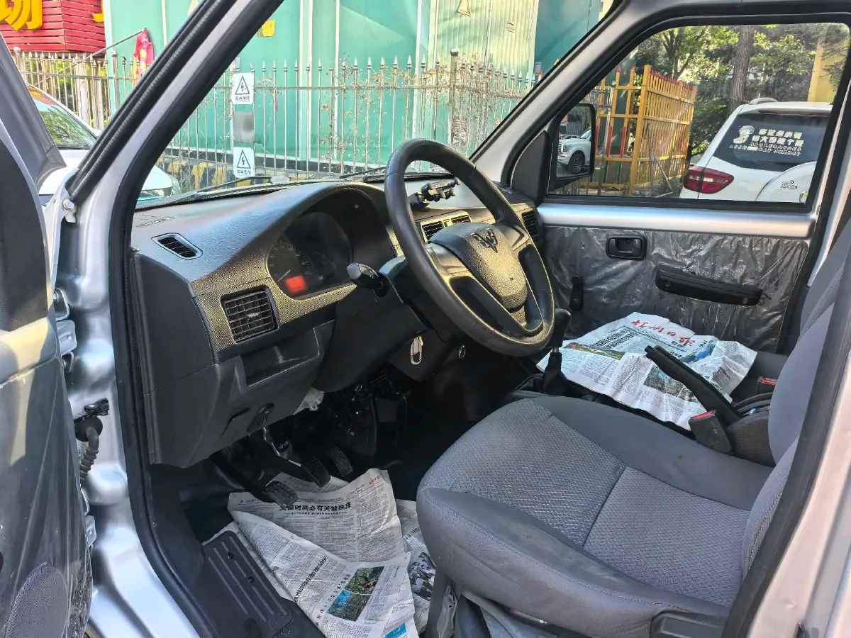 2022 WuLing RongGuang Mini Truck 1.5L 99HP L4 5MT,autocango,china used car exporter,china ev exporter,chinese used car exporter,chinese used ev exporter