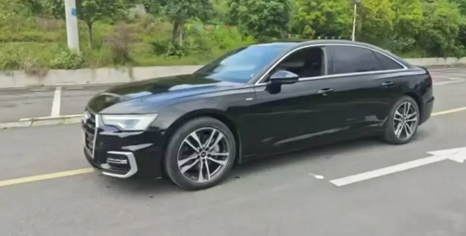 2024 Audi A6L 2.0T 245HP L4 7DCT,autocango,china used car exporter,china ev exporter,chinese used car exporter,chinese used ev exporter