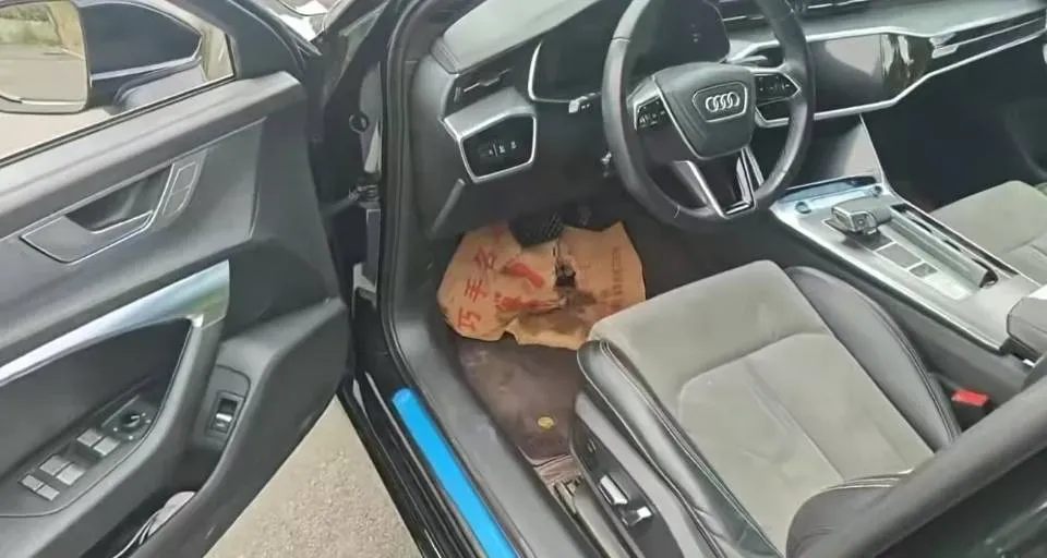 2024 Audi A6L 2.0T 245HP L4 7DCT,autocango,china used car exporter,china ev exporter,chinese used car exporter,chinese used ev exporter