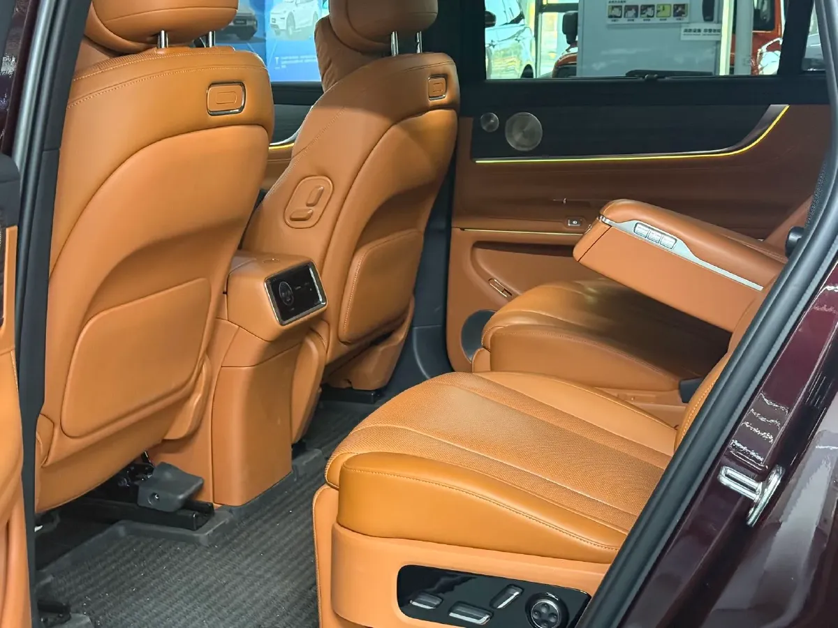 2025 AITO AITO M9 REEV 160HP REEV 52KWH,autocango,china used car exporter,china ev exporter,chinese used car exporter,chinese used ev exporter