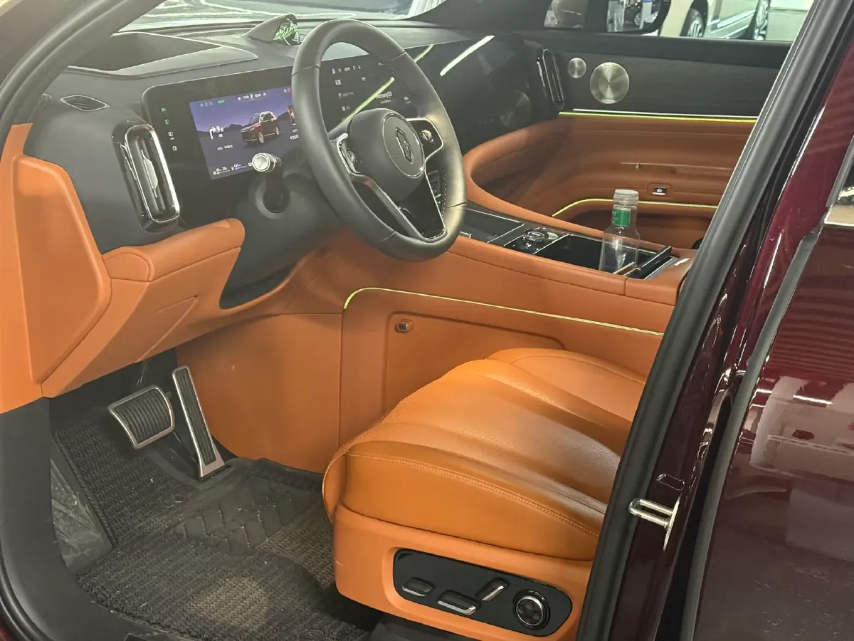 2025 AITO AITO M9 REEV 160HP REEV 52KWH,autocango,china used car exporter,china ev exporter,chinese used car exporter,chinese used ev exporter