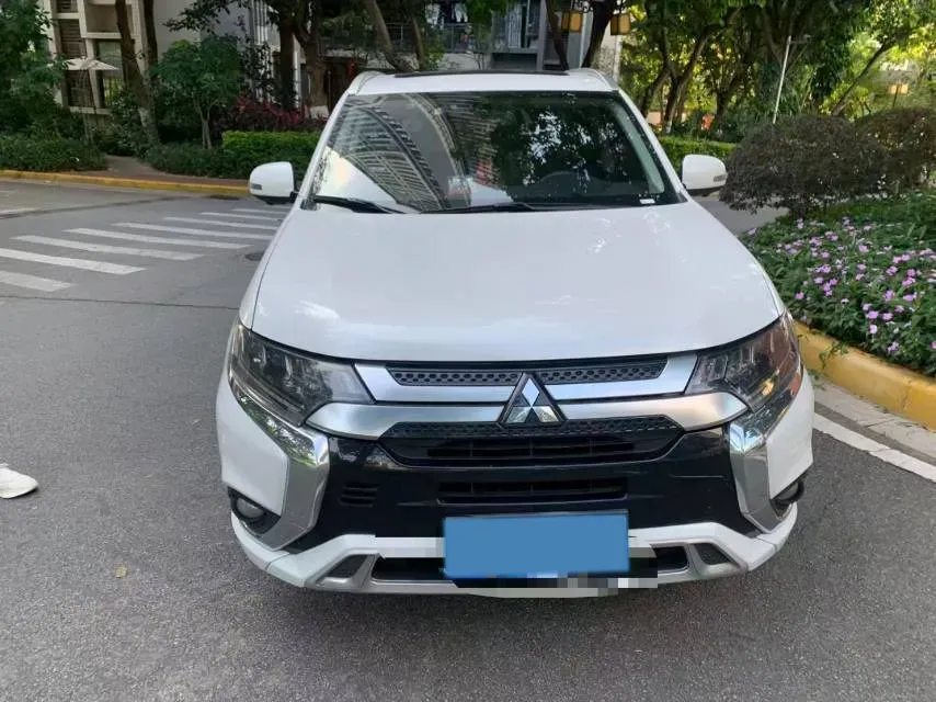 2020 Mitsubishi Outlander 2.4L 192HP L4 CVT,autocango,china used car exporter,china ev exporter,chinese used car exporter,chinese used ev exporter