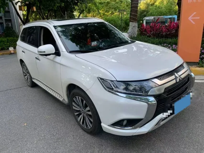 2020 Mitsubishi Outlander 2.4L 192HP L4 CVT,autocango,china used car exporter,china ev exporter,chinese used car exporter,chinese used ev exporter