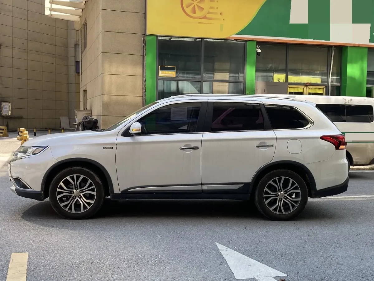2018 Mitsubishi Outlander 2.4L 192HP L4 CVT,autocango,china used car exporter,china ev exporter,chinese used car exporter,chinese used ev exporter