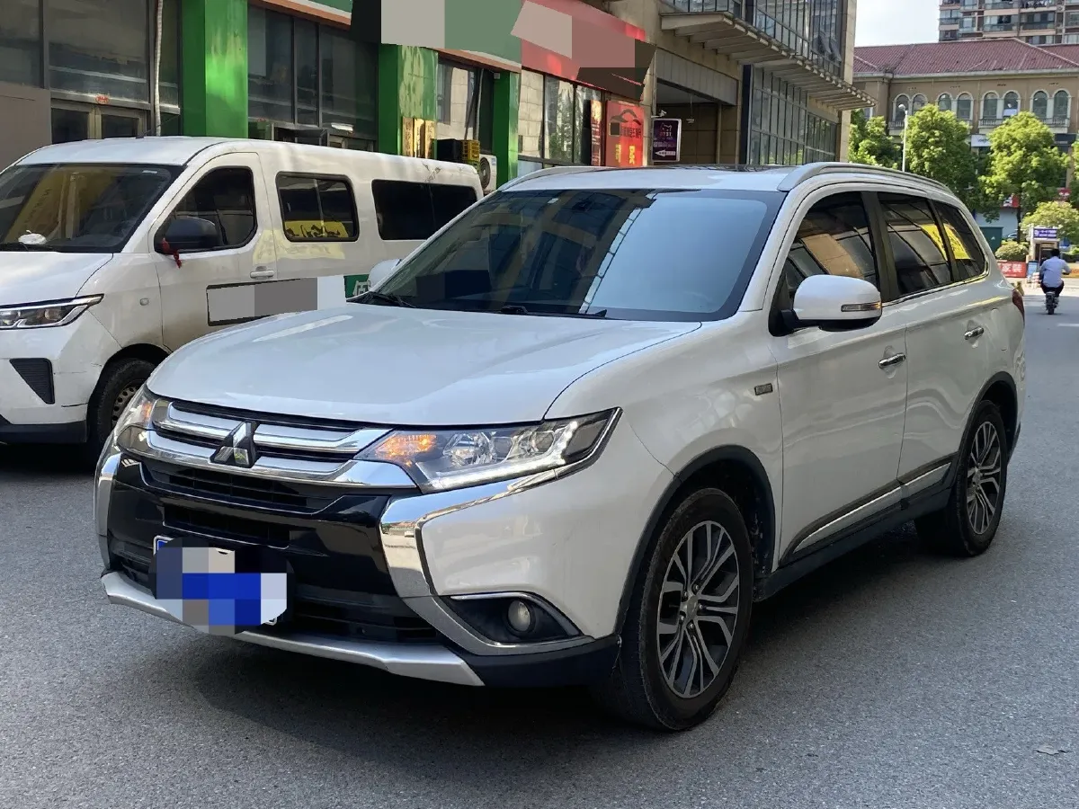 2018 Mitsubishi Outlander 2.4L 192HP L4 CVT,autocango,china used car exporter,china ev exporter,chinese used car exporter,chinese used ev exporter