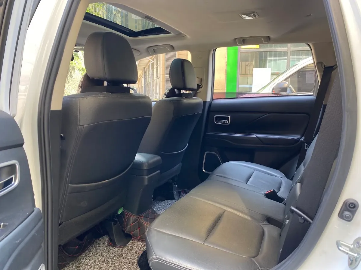 2018 Mitsubishi Outlander 2.4L 192HP L4 CVT,autocango,china used car exporter,china ev exporter,chinese used car exporter,chinese used ev exporter