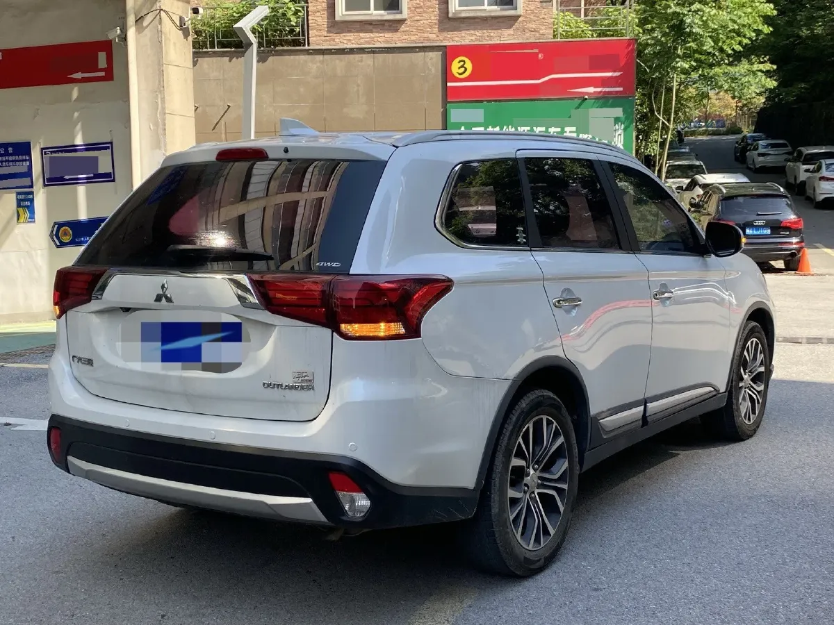 2018 Mitsubishi Outlander 2.4L 192HP L4 CVT,autocango,china used car exporter,china ev exporter,chinese used car exporter,chinese used ev exporter