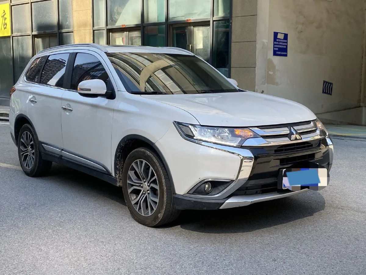 2018 Mitsubishi Outlander 2.4L 192HP L4 CVT,autocango,china used car exporter,china ev exporter,chinese used car exporter,chinese used ev exporter