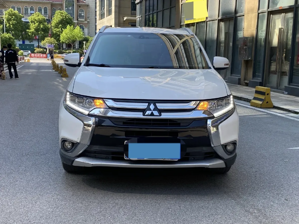 2018 Mitsubishi Outlander 2.4L 192HP L4 CVT,autocango,china used car exporter,china ev exporter,chinese used car exporter,chinese used ev exporter