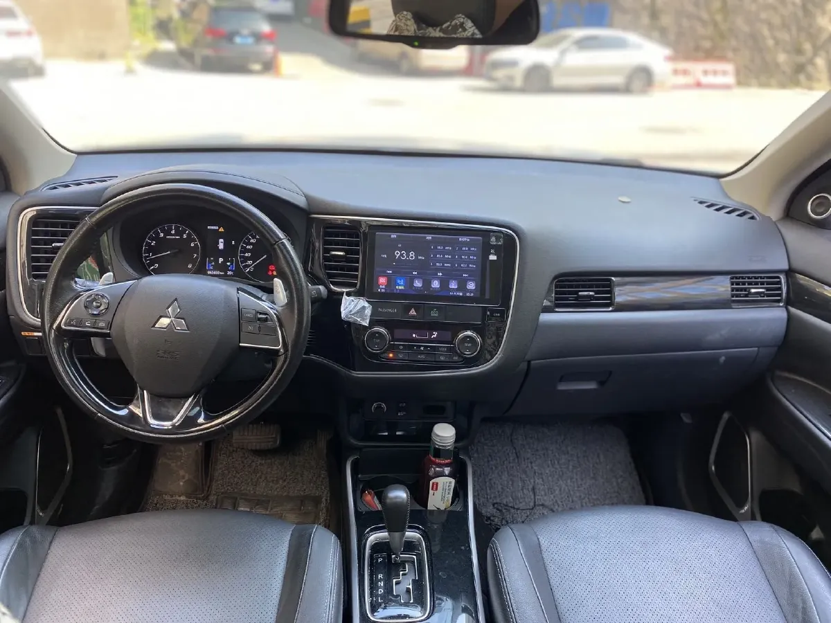 2018 Mitsubishi Outlander 2.4L 192HP L4 CVT,autocango,china used car exporter,china ev exporter,chinese used car exporter,chinese used ev exporter