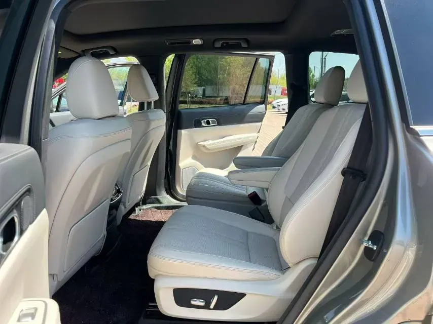 2020 Li ONE Range Extended 131HP REEV 40.5KWH,autocango,china used car exporter,china ev exporter,chinese used car exporter,chinese used ev exporter