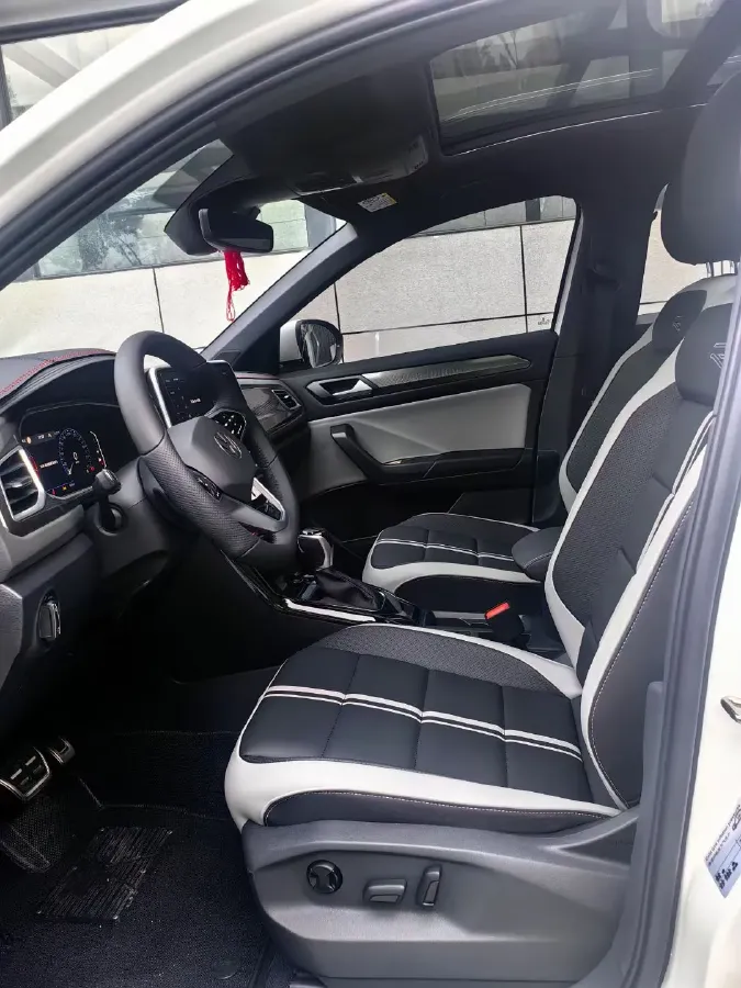2024 Volkswagen T-Roc 1.5T 160HP L4 7DCT,autocango,china used car exporter,china ev exporter,chinese used car exporter,chinese used ev exporter